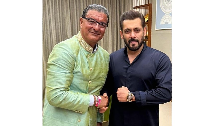 <div class="paragraphs"><p>Salman Khan poses with Jacob & Co founder Jacob Arabo.</p></div>